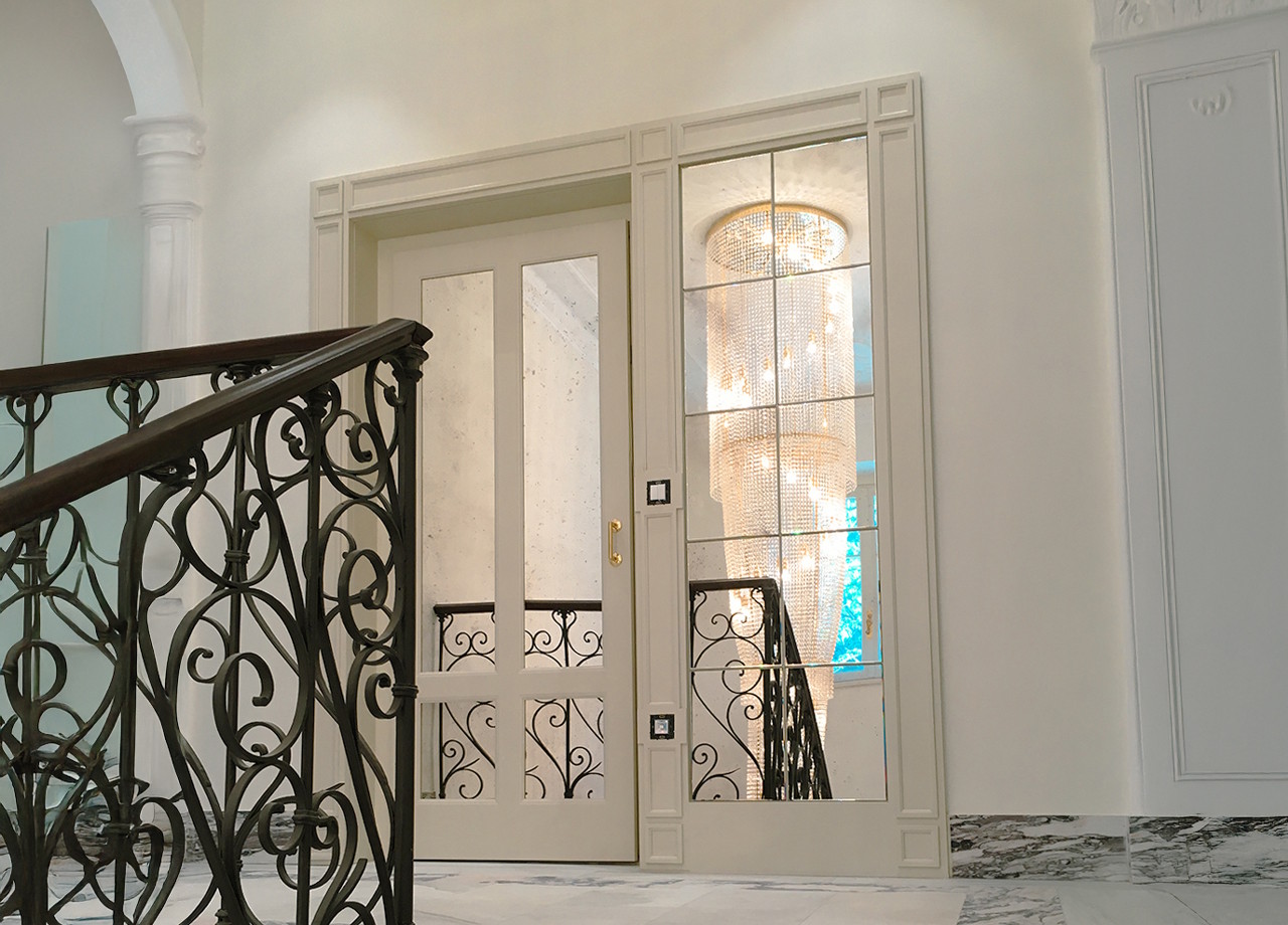 RIVESTIMENTO ASCENSORE CON SPECCHI E CORNICI IN LEGNO